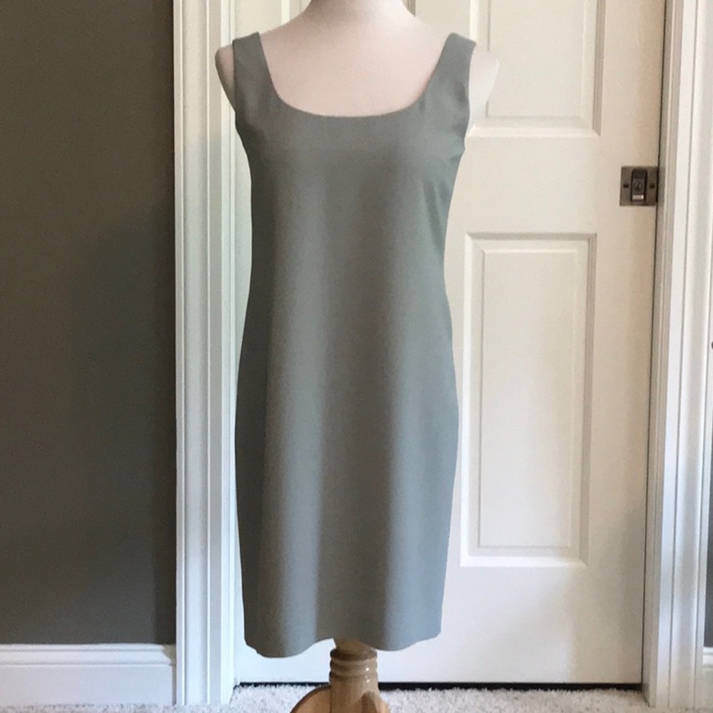Tahari Shift Dress. Sea foam Green. Fully Lined. Zipper back. Just Dry cleaned!